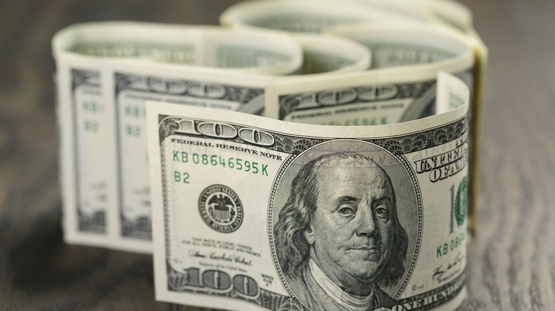 Глава НБКР Т.Абдыгулов заявил, что курс доллара не превысит 70 сомов, - экономист Ж.Акеенев — Tazabek