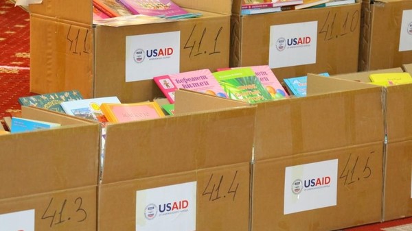 86 библиотекам жилмассивов Бишкека и Чуйской области передали более 145 тысяч книг