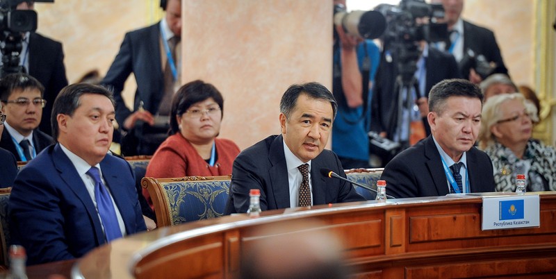 Видео — Премьер Казахстана Б.Сагинтаев прокомментировал меры повышения контроля на границе с Кыргызстаном — Tazabek