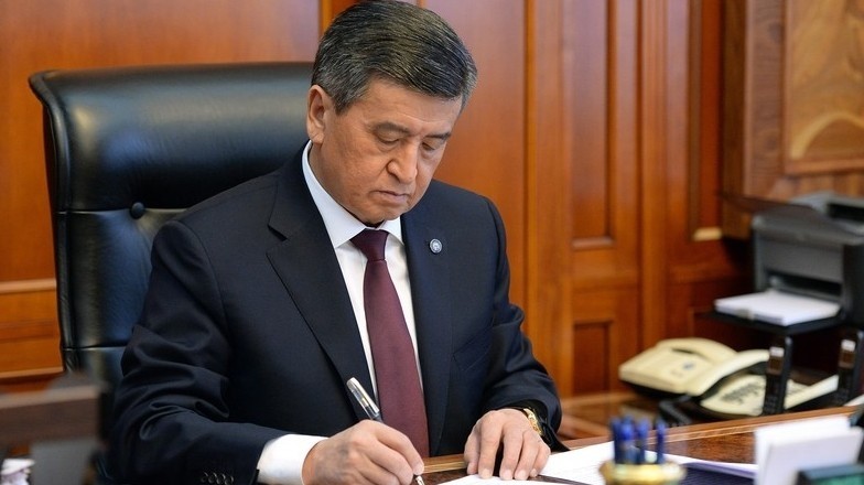 Президент С.Жээнбеков подписал закон «О залоге», устраняющий взимание двойной платы с граждан — Tazabek