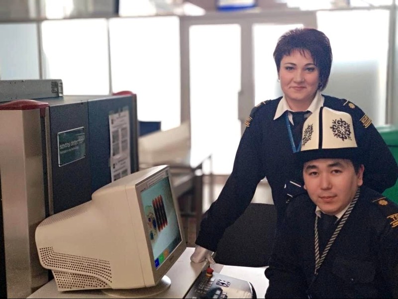 Фото — Сотрудники аэропортов Кыргызстана вышли на работу в ак калпаках — Tazabek