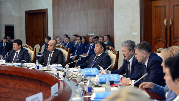 По уровню образования Кыргызстан отстал от развитых стран на 18-20 лет, - депутат А.Сулайманов