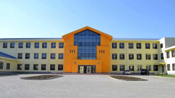 Директора бишкекской школы-гимназии №6 перевели в «китайскую школу» №95