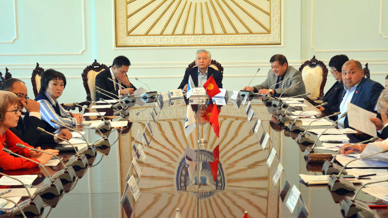 Фракция СДПК поручила правительству рассмотреть структуру Нацэнергохолдинга и обращение депутата по главе «Востокэлектро» — Tazabek