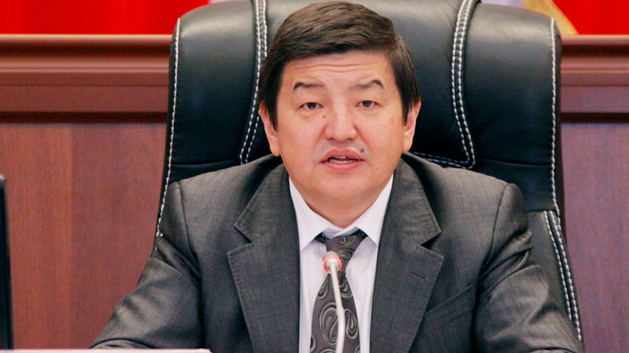 Депутат пристыдил замминистра экономики за отсутствие информации по сборам таможенных пошлин до вхождения КР в ЕАЭС — Tazabek