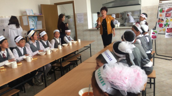 В школах Кочкорского района более 90% детей получают горячее питание, - работник образования Кочкорского района