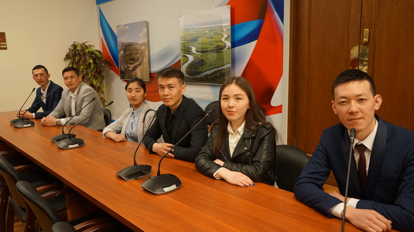 Кыргызстанцы, обучающиеся в российских вузах, посетили Государственную Думу России