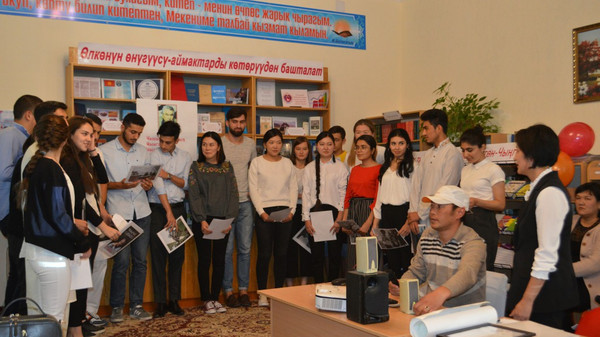 Чет өлкөлүк студенттер Нарындагы кыргыз тили майрамына катышты (видео, сүрөт)
