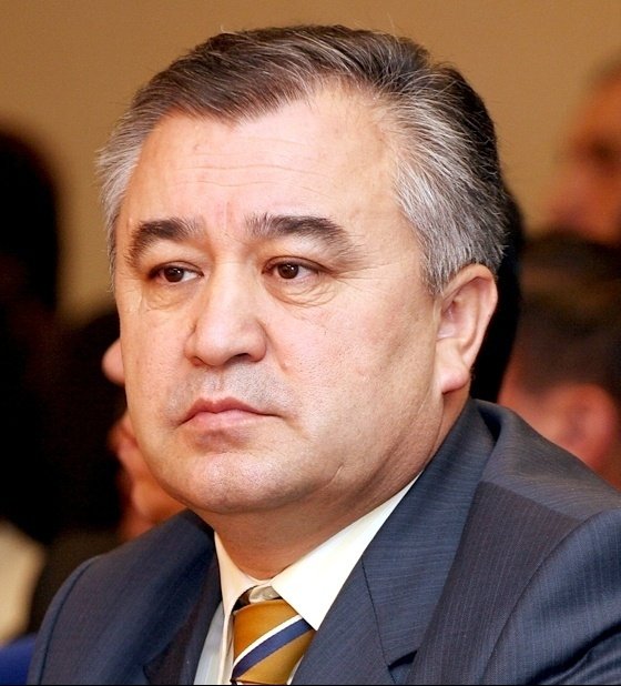 Депутат О.Текебаев заявил, что президент КР выполняет работу вместо премьер-министра по вопросам энергоотрасли — Tazabek