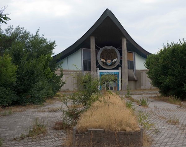 Бишкекглавархитектура предлагает расторгнуть договор об аренде здания главного павильона ВДНХ с корейской компанией — Tazabek