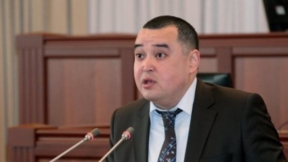 Глава комитета по бюджету А.Шадиев возмущается отсутствием главы Фонда госимущества М.Мамбетжанова — Tazabek