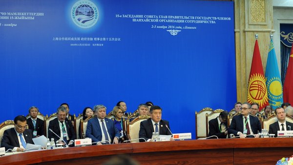 И.о. премьера С.Жээнбеков: Кыргызстан выступает за скорейшее создание Банка развития ШОС и Фонда развития ШОС — Tazabek