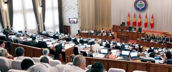 Парламент одобрил во II чтении грант в $525 тыс. от МАР, который пойдет на семинары и консультационные услуги, с перевесом в 5 голосов — Tazabek