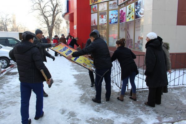 В Свердловском районе демонтировали незаконно установленные штендеры — Tazabek