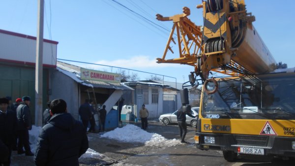 Госэкотехинспекция снесла 18 незаконных объектов строительства на автодороге Ош–Сары-Таш–Иркештам (фото) — Tazabek