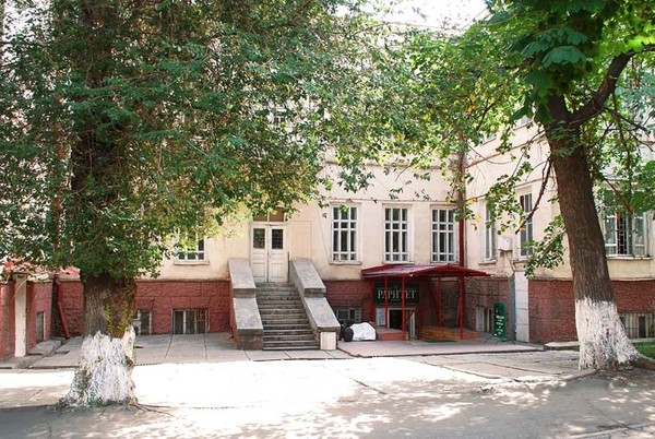 ФГИ  повторно проведет аукцион на аренду здания, где располагался книжный магазин «Раритет» — Tazabek