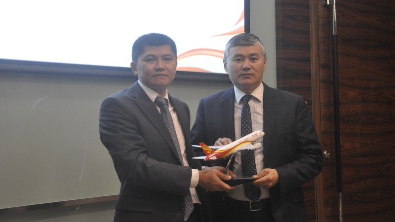 Кыргызстан предложил «Хайнаньским авиалиниям» приобрести 49% акций авиакомпании «Кыргызстан» — Tazabek