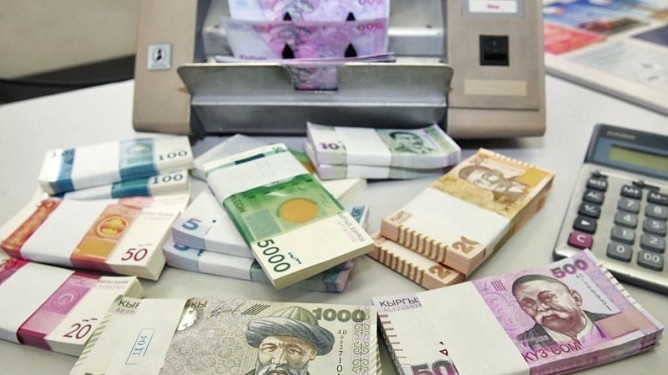 ЕАБР отмечает обесценение обменного курса сом-доллар — Tazabek
