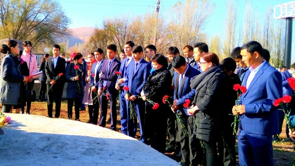Столичные школьники посетили мемориальный комплекс в Сокулукском районе (фото)