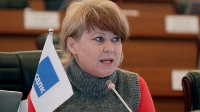 Депутат спросила, как можно прожить на прожиточный минимум пенсионера в 4,3 тыс. сомов — Tazabek
