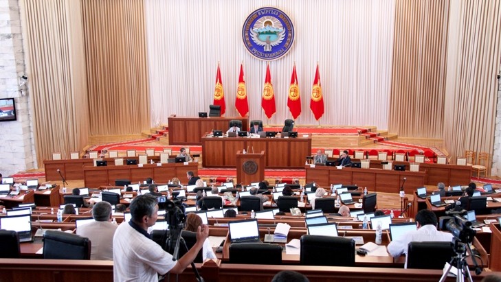 Депутаты профильного комитета в третьем чтении одобрили законопроект о госзакупках — Tazabek
