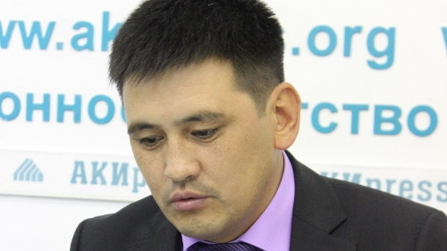 Депутат считает, что глава Госстроя Б.Абдиев не может сказать, что изменил ситуацию в «мафиозной, коррупционной организации» — Tazabek