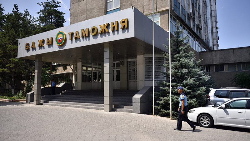 Таможенная служба прокомментировала заявление К.Кулматова о том, что половина руководящего состава написала заявление об уходе — Tazabek