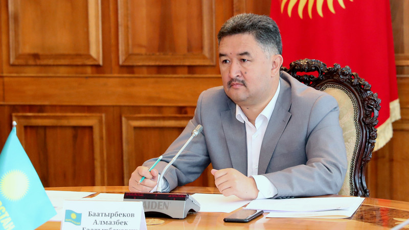 Депутаты фракции «Кыргызстан» предложили рассмотреть соответствие должности состав руководства Госархстроя — Tazabek