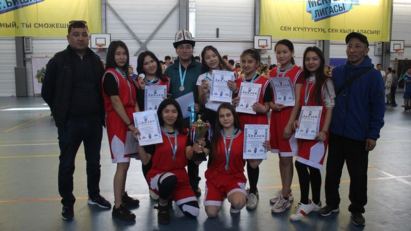 В Бишкеке наградили победителей Школьной лиги по 10 видам спорта (список)