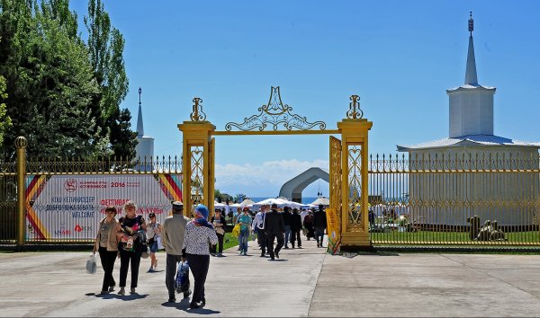 Фоторепортаж - В городе Чолпон-Ата проходит туристический фестиваль — Tazabek