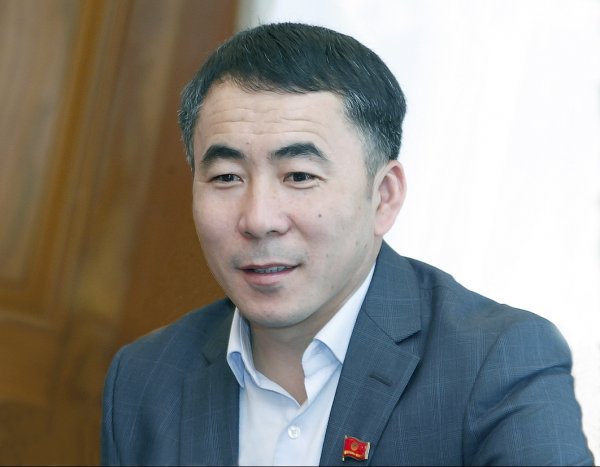 Депутат М.Мискенбаев попросил рассмотреть дело в отношении руководства «Кыргызкомура» по вопросу 35 млн сомов — Tazabek