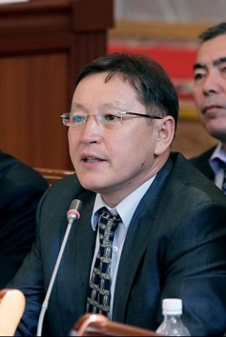 Депутат О.Артыкбаев предложил правительству рассмотреть повышение доли КР при распределению водных ресурсов с соседними странами — Tazabek