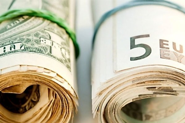 Курс валют: Доллар стоит в обменках 68,1 сома, евро — 76,8 сома — Tazabek