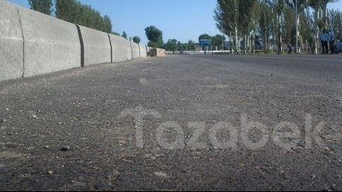 На трассе Бишкек—аэропорт «Манас» в селе Пригородное были допущены ошибки по строительству автодороги, - министр транспорта З.Айдаров — Tazabek