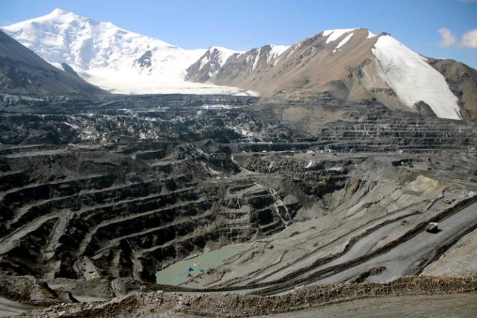 «Кыргызалтыну» предложили расширить круг покупателей кумторского золота и серебра — Tazabek