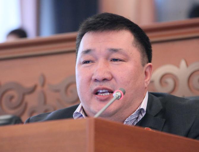 Депутат К.Дыйканбаев предложил провести парламентский час по вопросу дорог — Tazabek