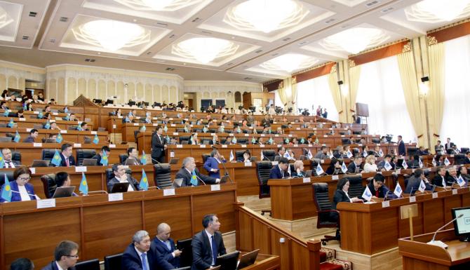 ЖК одобрил в 1 чтении поправки в республиканский бюджет на 2015 год — Tazabek