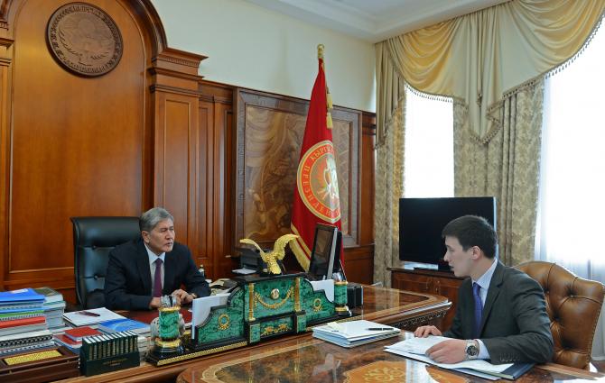 Президент А.Атамбаев и глава Нацэнергохолдинга обсудили работу энергосистемы страны — Tazabek