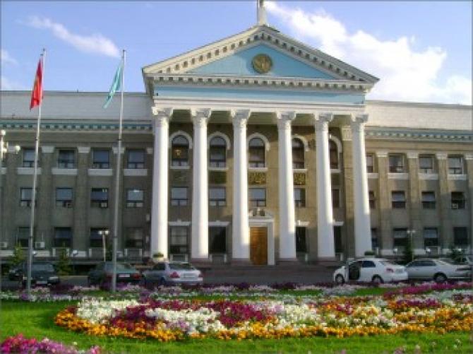 Из-за выпадения в бюджете налога с продаж на 1,5 млрд сомов не будет ремонта межквартальных улиц? - депутат — Tazabek