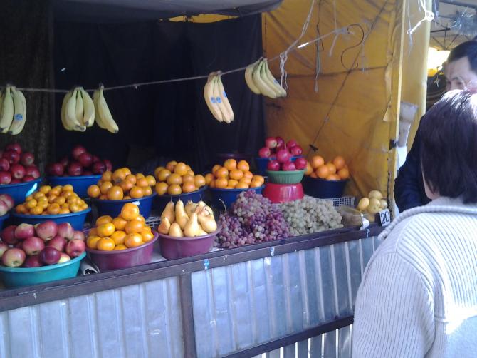 Фоторепортаж — Госантимонополия выявила ряд нарушений на рынке Токмока — Tazabek