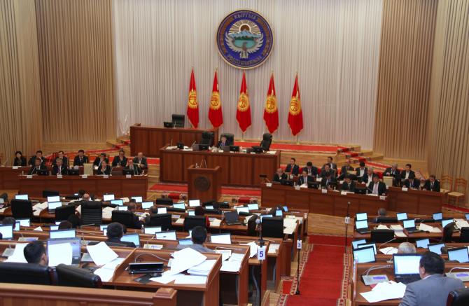 Парламент одобрил перенос запрета на использование праворульных авто в коммерческих целях до 2018 года — Tazabek