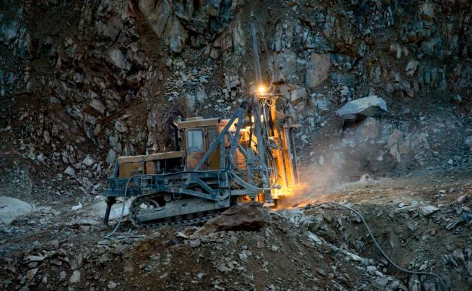 Президент А.Атамбаев подписал закон о ратификации грантового соглашения в $300 тыс. на проект по прозрачности горнодобывающей отрасли — Tazabek