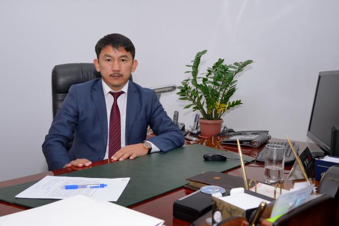 В сутки контрабандой из Казахстана в Кыргызстан проходят 100 тонн ГСМ, - глава Госантимонополии Б.Казаков — Tazabek