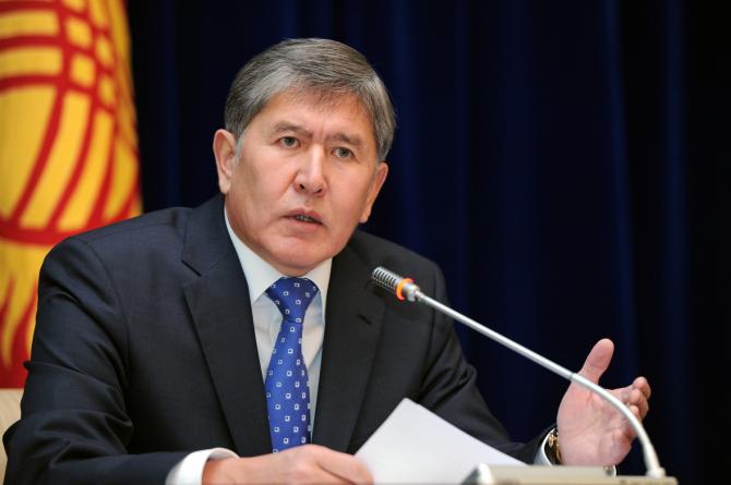 Ожидания президента А.Атамбаева, что Кыргызстан вступит в ЕАЭС 1 июля не оправдались — Tazabek