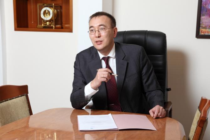 Глава НБКР Т.Абдыгулов: Когда идет резкое понижение курса нацвалюты, никогда не надо паниковать — Tazabek