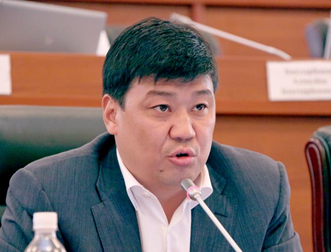Депутат Б.Торобаев предложил обязать комбанки открывать свои филиалы в отдаленных регионах, чтобы уравнять условия работы вместе с госбанками — Tazabek