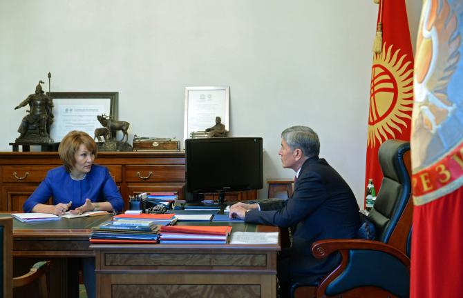 Президент А.Атамбаев: Российско-Кыргызский Фонд развития недоработал, руководство фонда надо менять — Tazabek