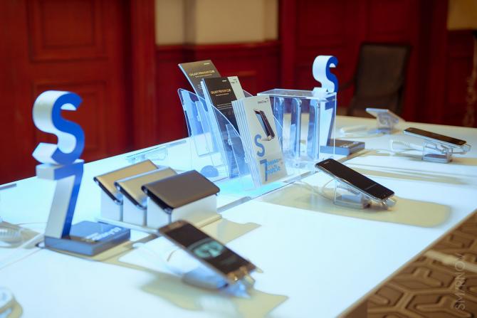 PR: В Бишкеке состоялась презентация новинок от Samsung Electronics – смартфонов Galaxy S7 edge и Galaxy S7 — Tazabek