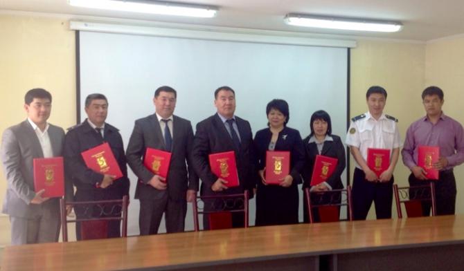 Мэрия столицы поздравила сотрудников налоговой службы — Tazabek