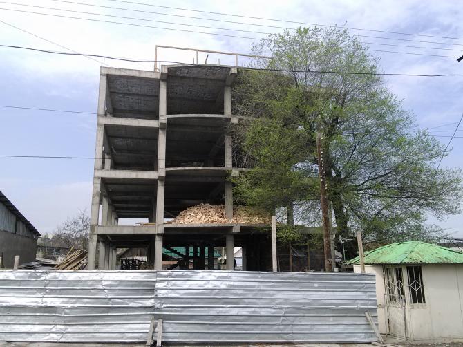 Бишкекглавархитектура будет ходатайствовать о сносе незаконно построенного объекта на ул.Жумабека-ул.Осмонкула — Tazabek